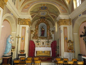 Interno chiesa Villa Botteri